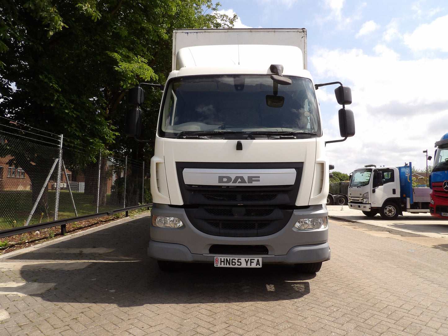 DAF LF 220 Curtain Side Sleeper Cab Rigid Truck – 2015