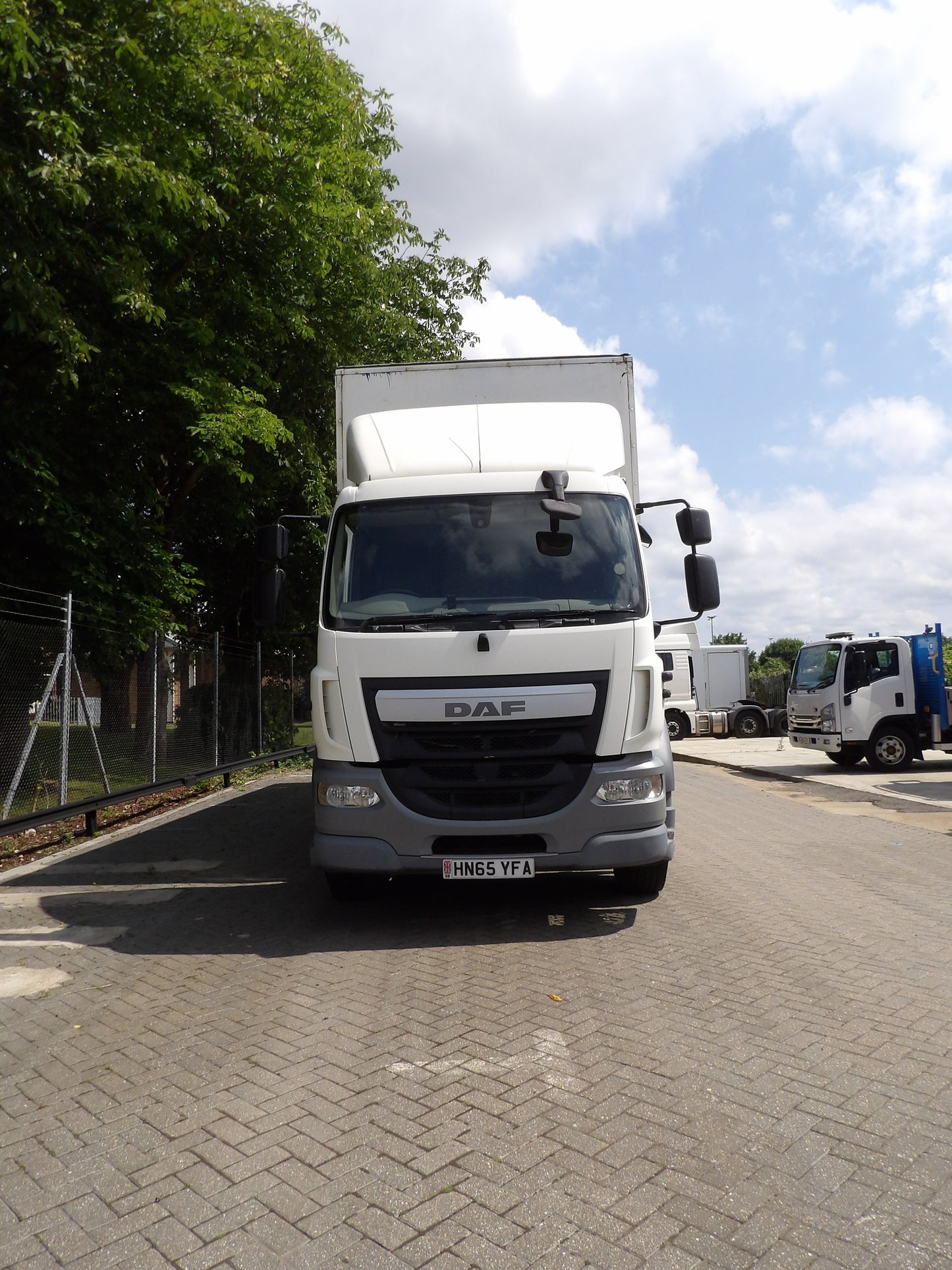 DAF LF 220 Curtain Side Sleeper Cab Rigid Truck – 2015