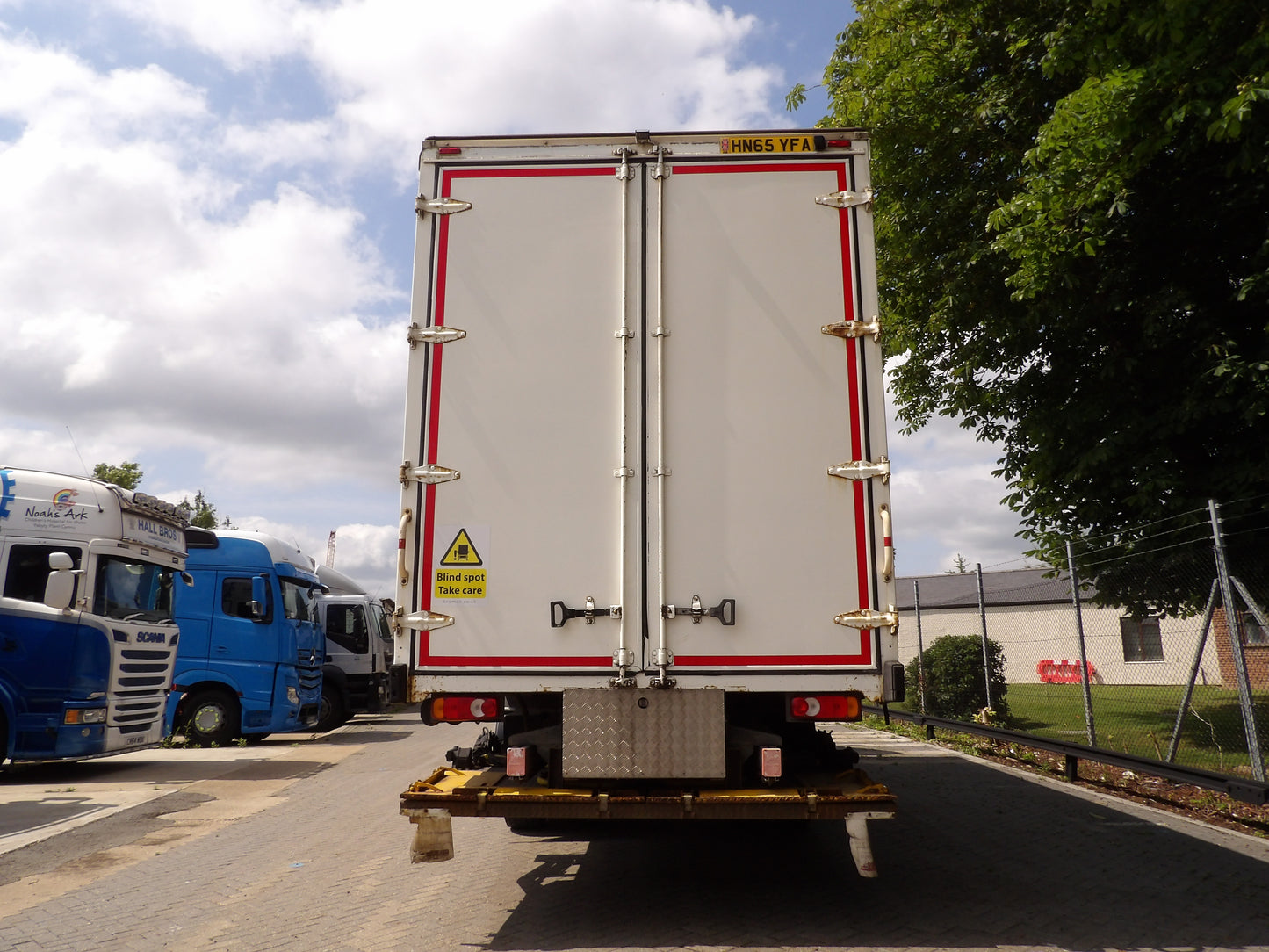DAF LF 220 Curtain Side Sleeper Cab Rigid Truck – 2015