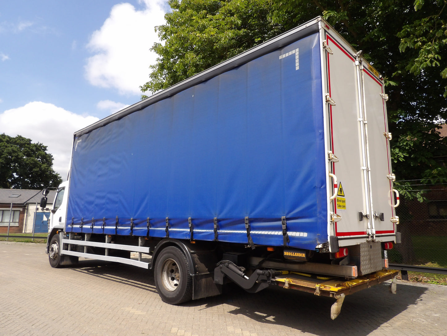 DAF LF 220 Curtain Side Sleeper Cab Rigid Truck – 2015