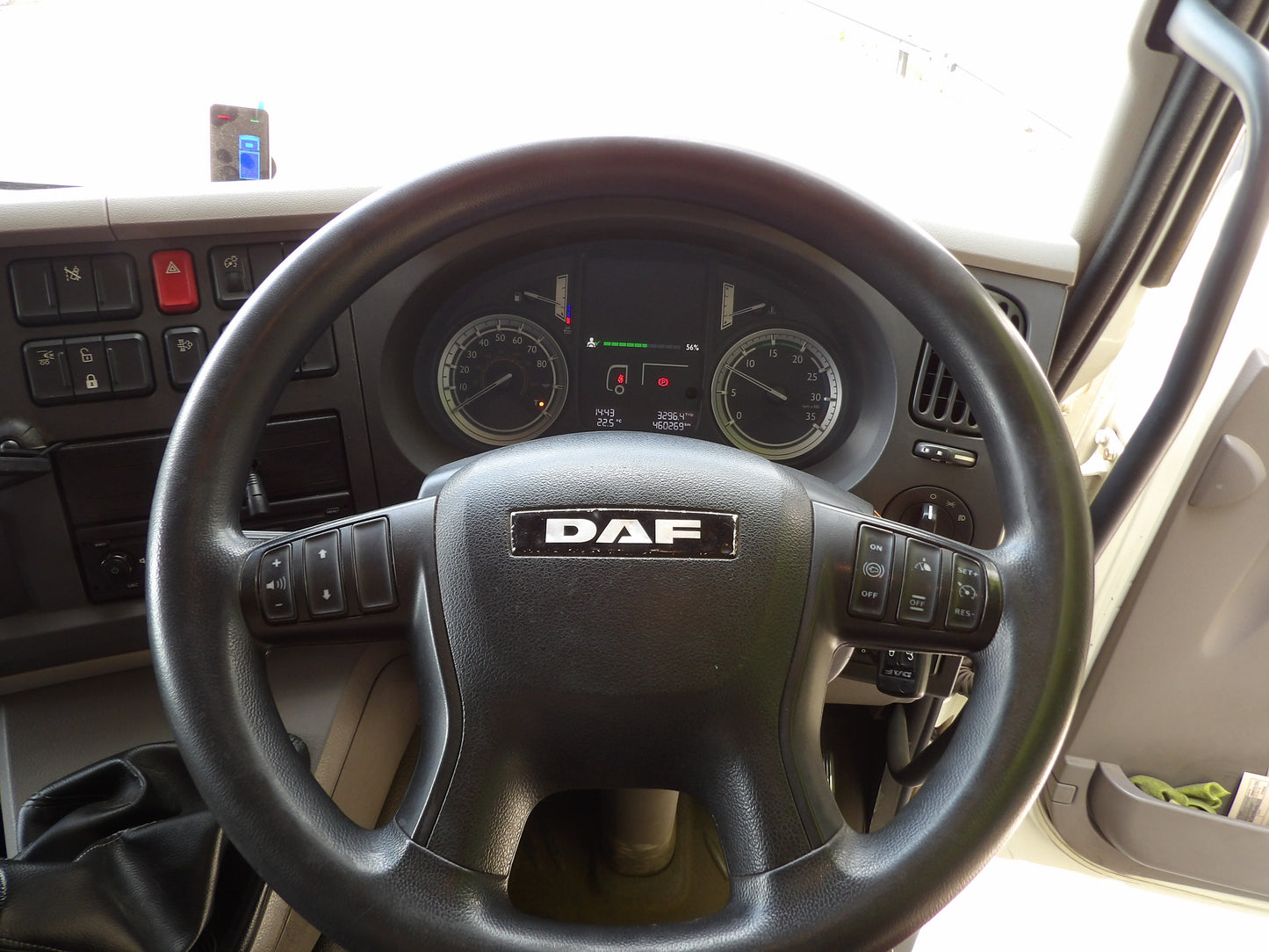DAF LF 220 Curtain Side Sleeper Cab Rigid Truck – 2015