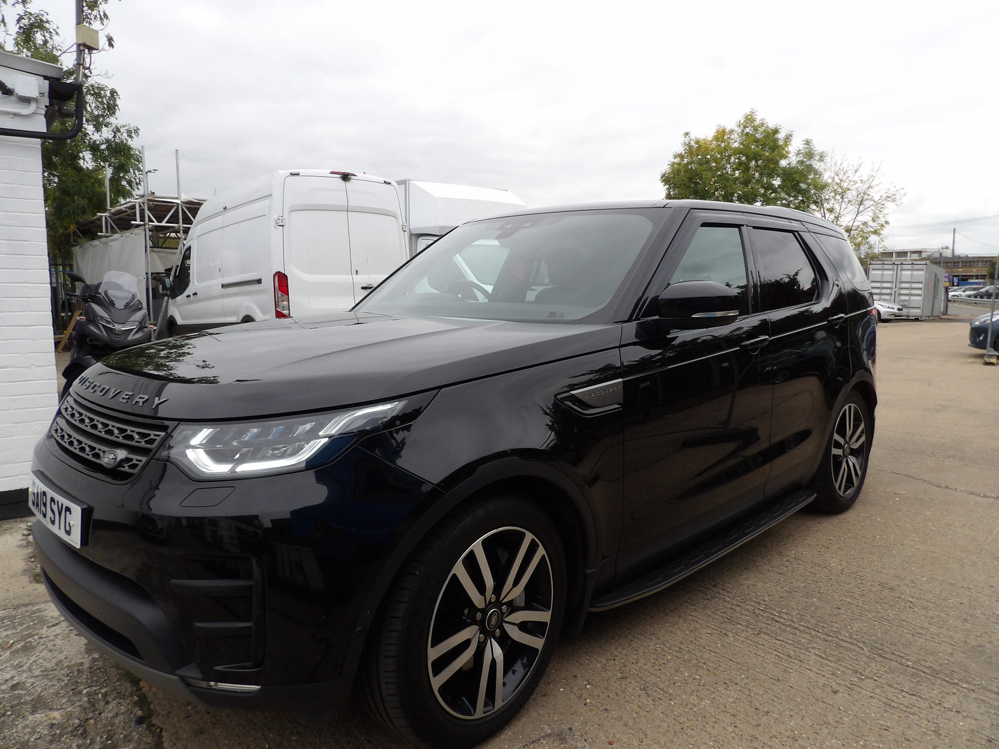 Land Rover Discovery 3.0 SD V6 SE Auto 4WD Euro 6 β 2019