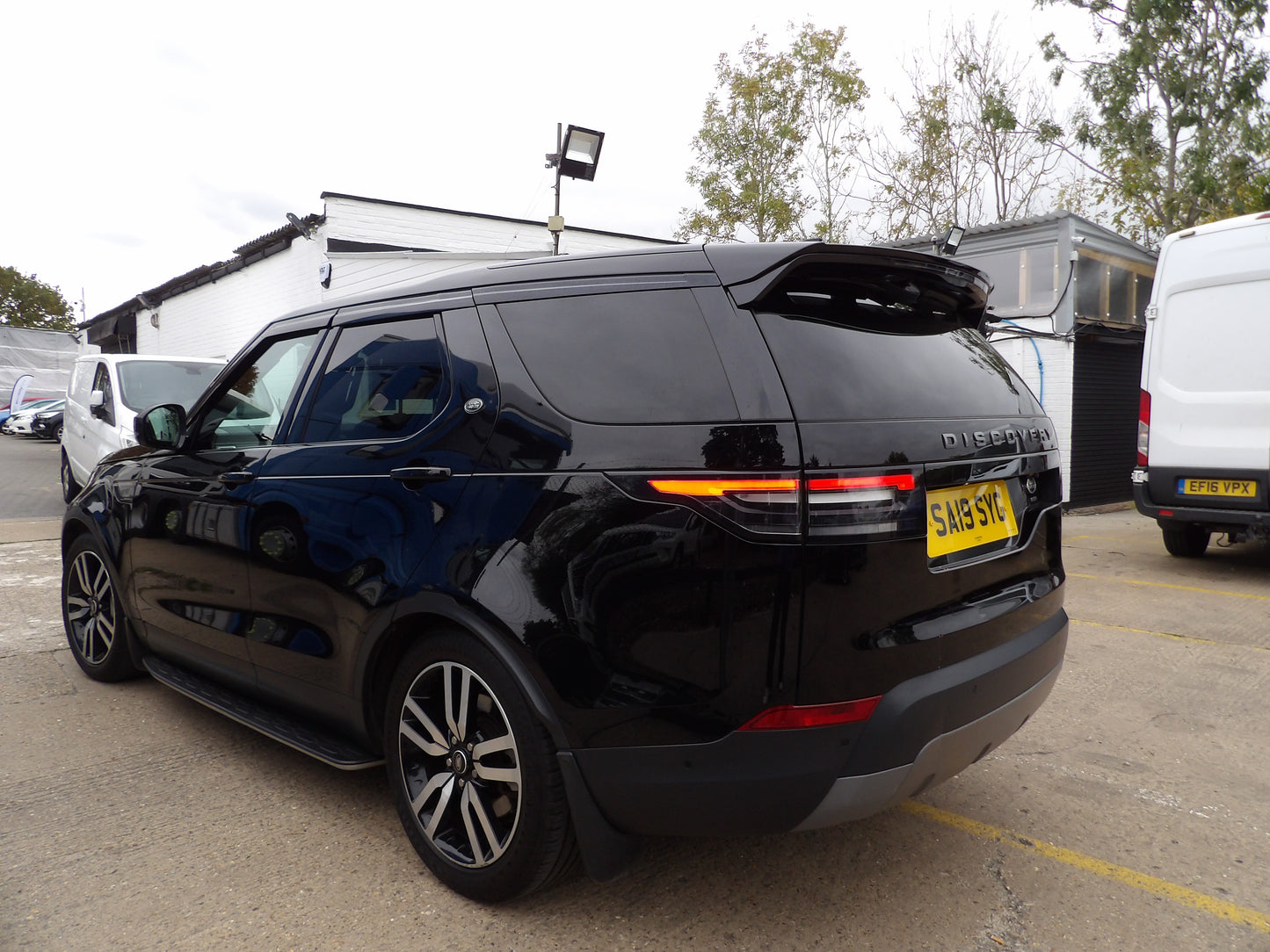 Land Rover Discovery 3.0 SD V6 SE Auto 4WD Euro 6 β 2019