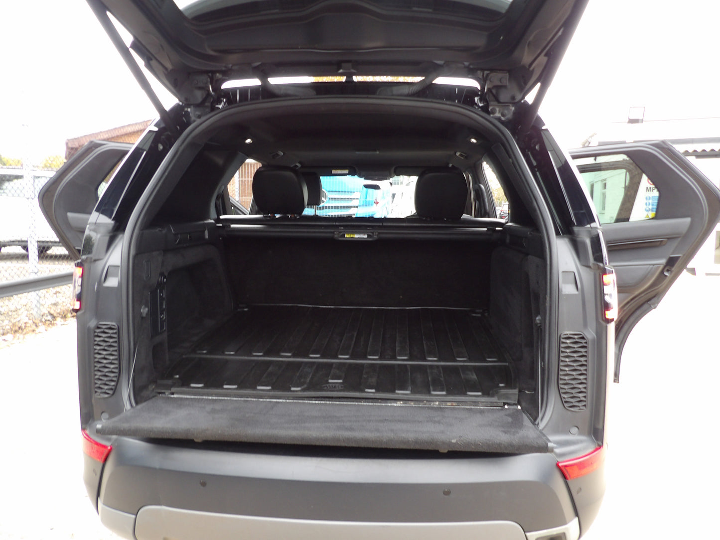 Land Rover Discovery 3.0 SD V6 SE Auto 4WD Euro 6 β 2019
