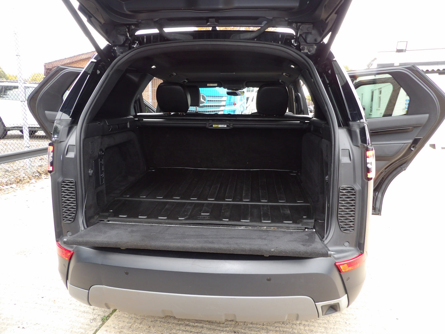 Land Rover Discovery 3.0 SD V6 SE Auto 4WD Euro 6 β 2019