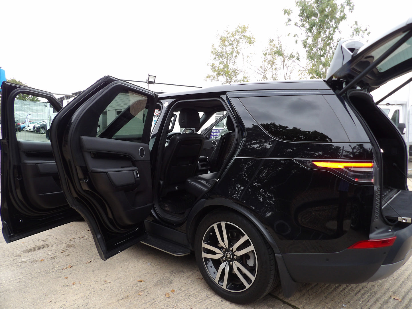 Land Rover Discovery 3.0 SD V6 SE Auto 4WD Euro 6 β 2019