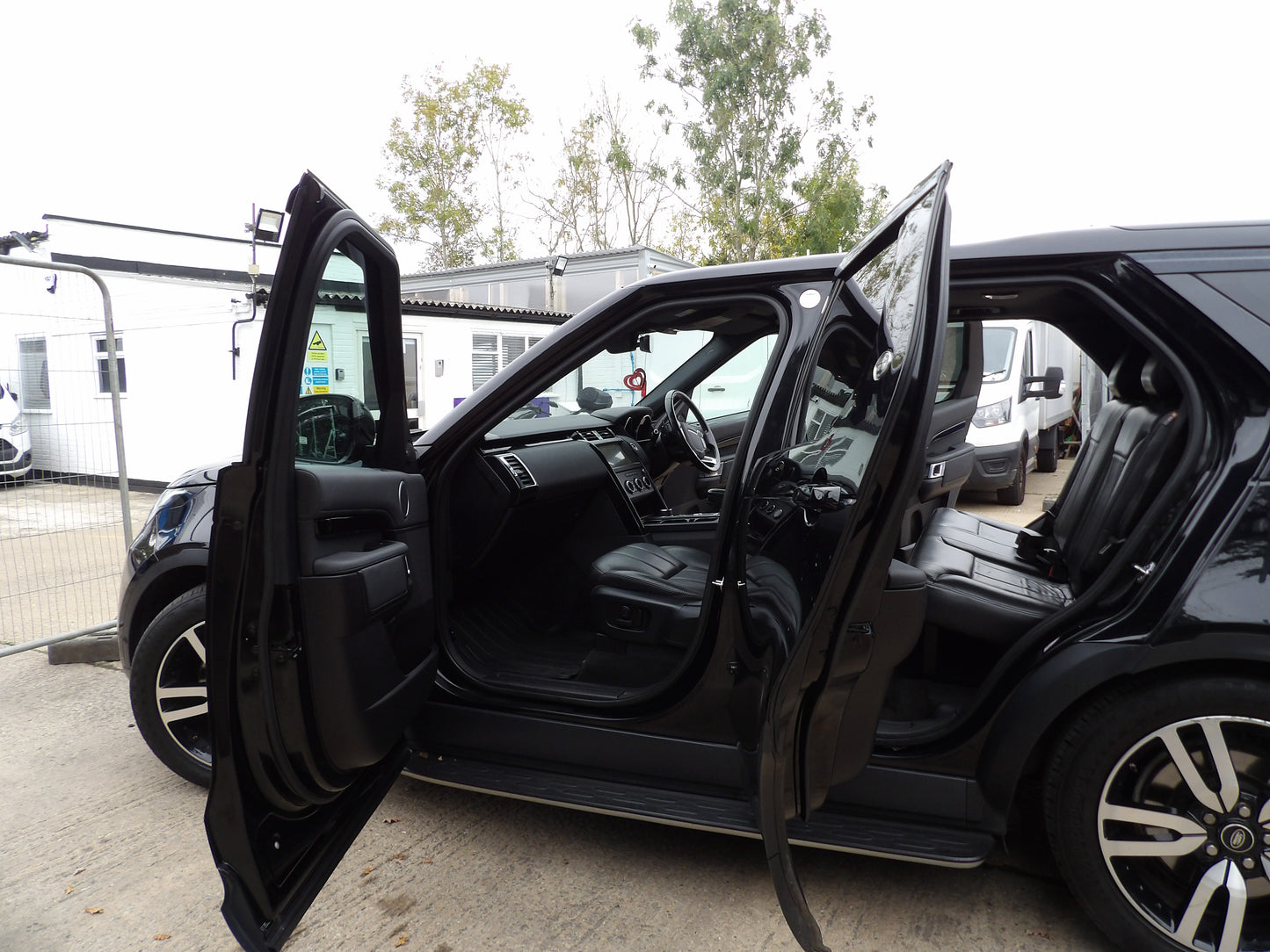 Land Rover Discovery 3.0 SD V6 SE Auto 4WD Euro 6 β 2019