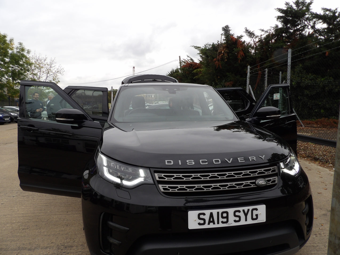 Land Rover Discovery 3.0 SD V6 SE Auto 4WD Euro 6 β 2019