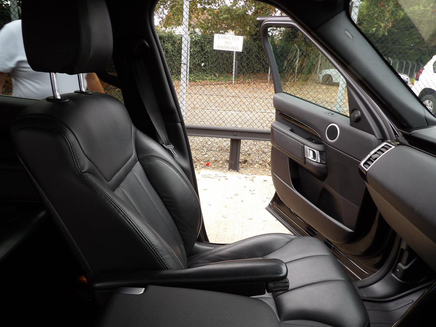 Land Rover Discovery 3.0 SD V6 SE Auto 4WD Euro 6 β 2019