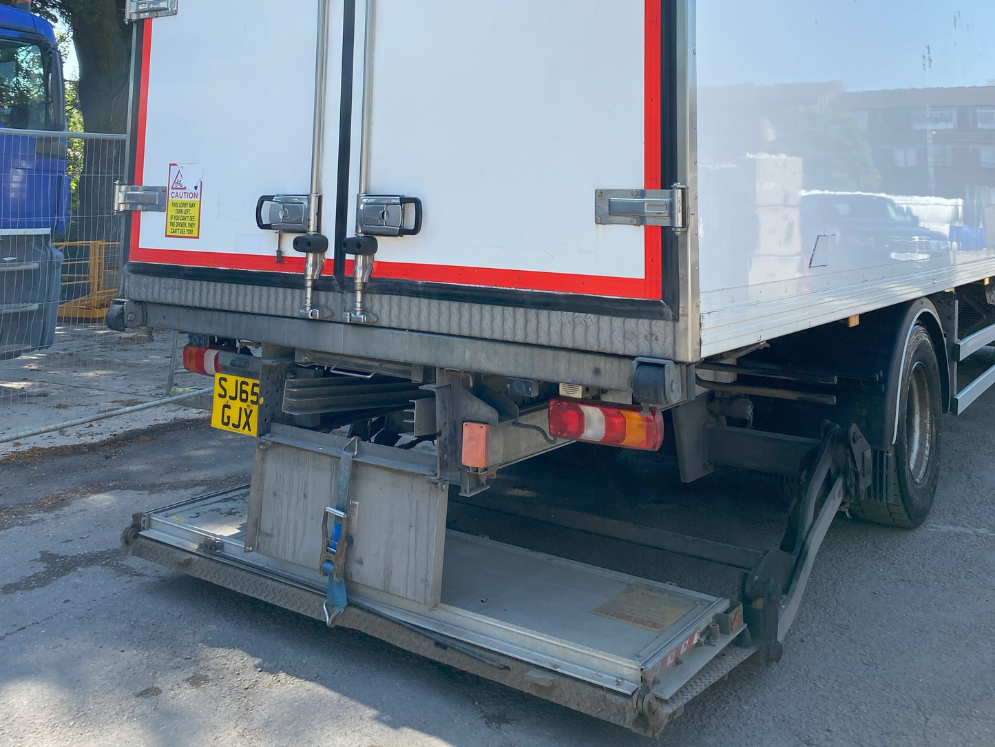 Mercedes-Benz Antos 1827 BLUETEC Temperature Controlled Rigid Truck – 2015