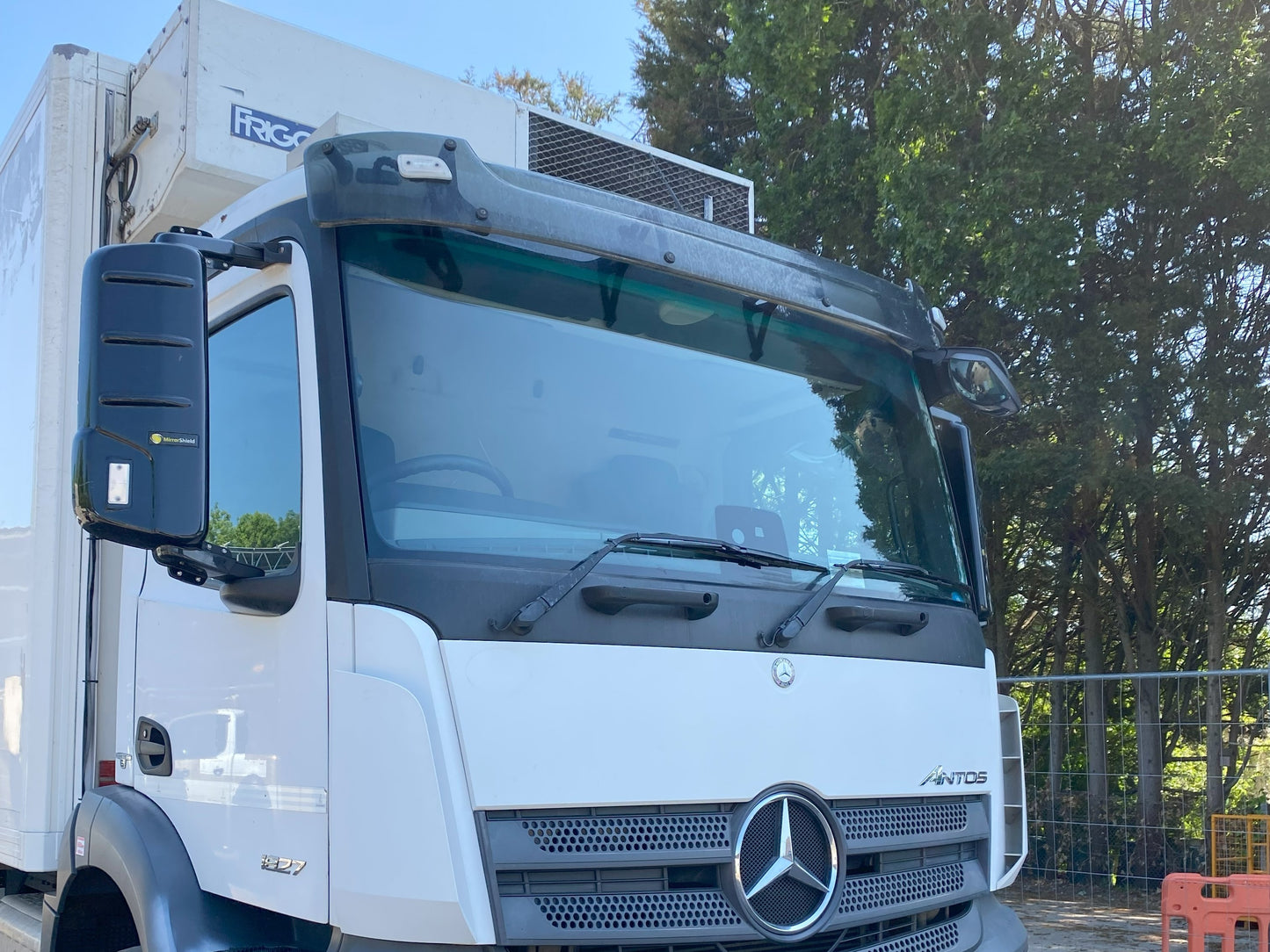 Mercedes-Benz Antos 1827 BLUETEC Temperature Controlled Rigid Truck – 2015