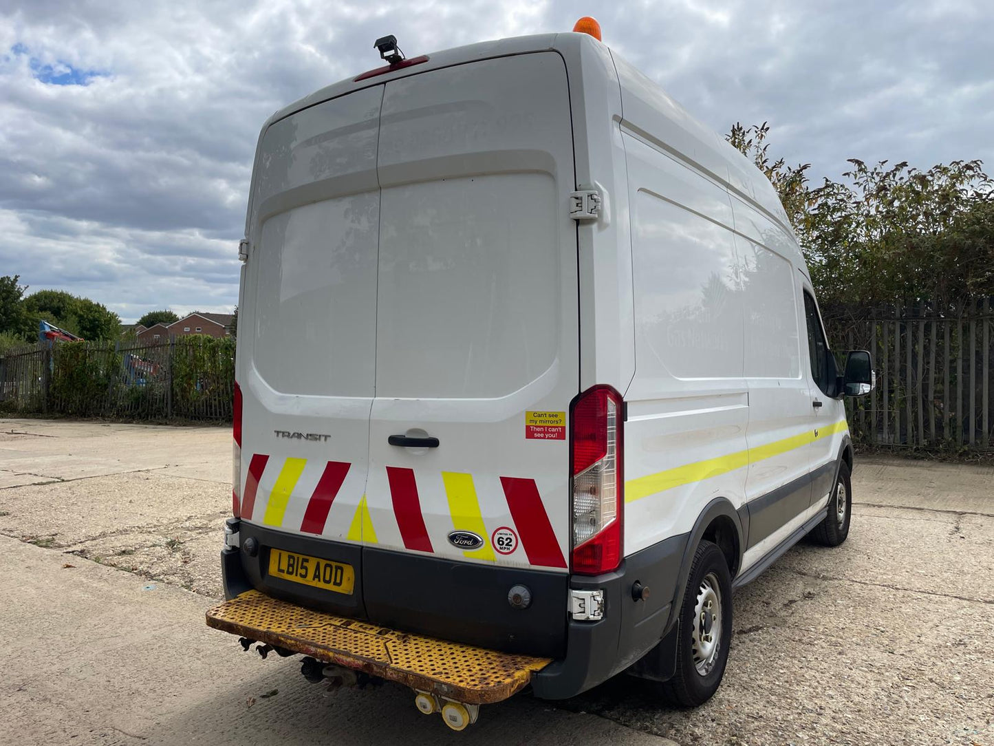 Ford Transit 2.2 TDCi 350 RWD L2 H3 Euro 5 Panel Van – 2015