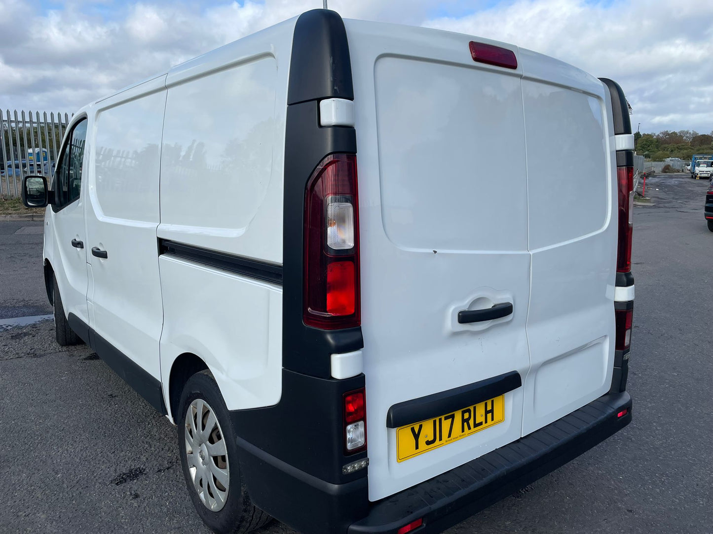 Renault Trafic 1.6 dCi ENERGY 27 Business SWB Panel Van – 2017