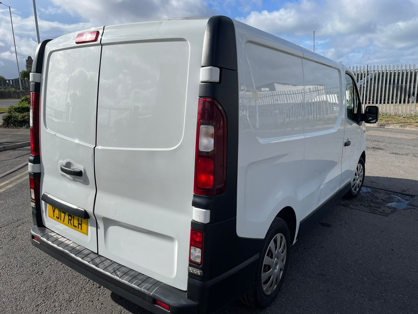 Renault Trafic 1.6 dCi ENERGY 27 Business SWB Panel Van – 2017