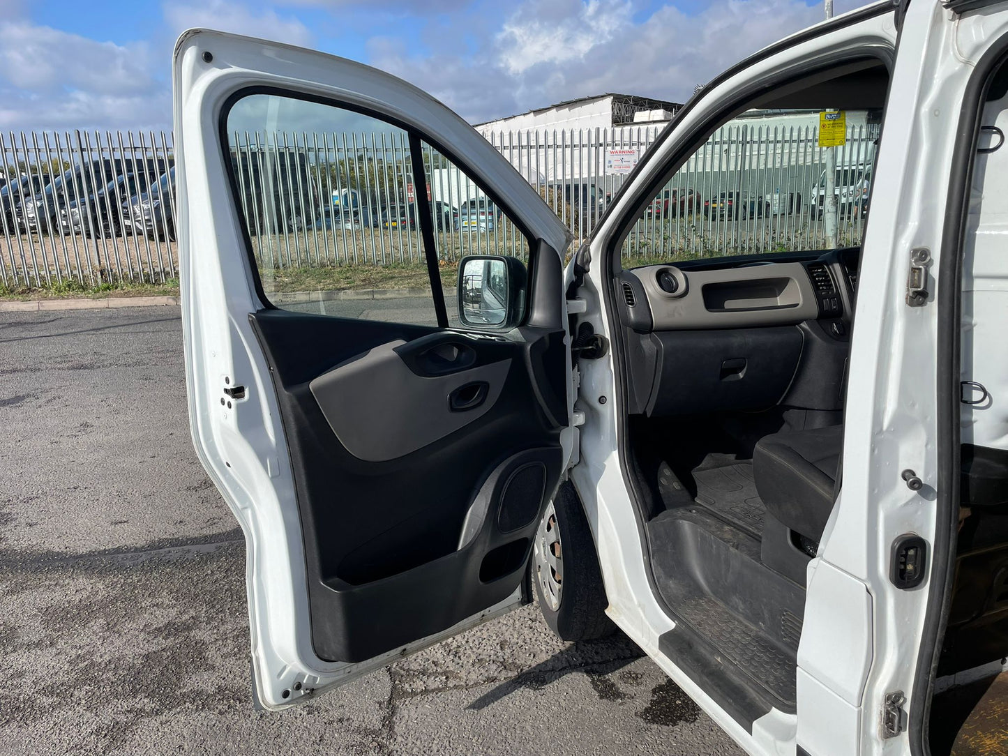 Renault Trafic 1.6 dCi ENERGY 27 Business SWB Panel Van – 2017