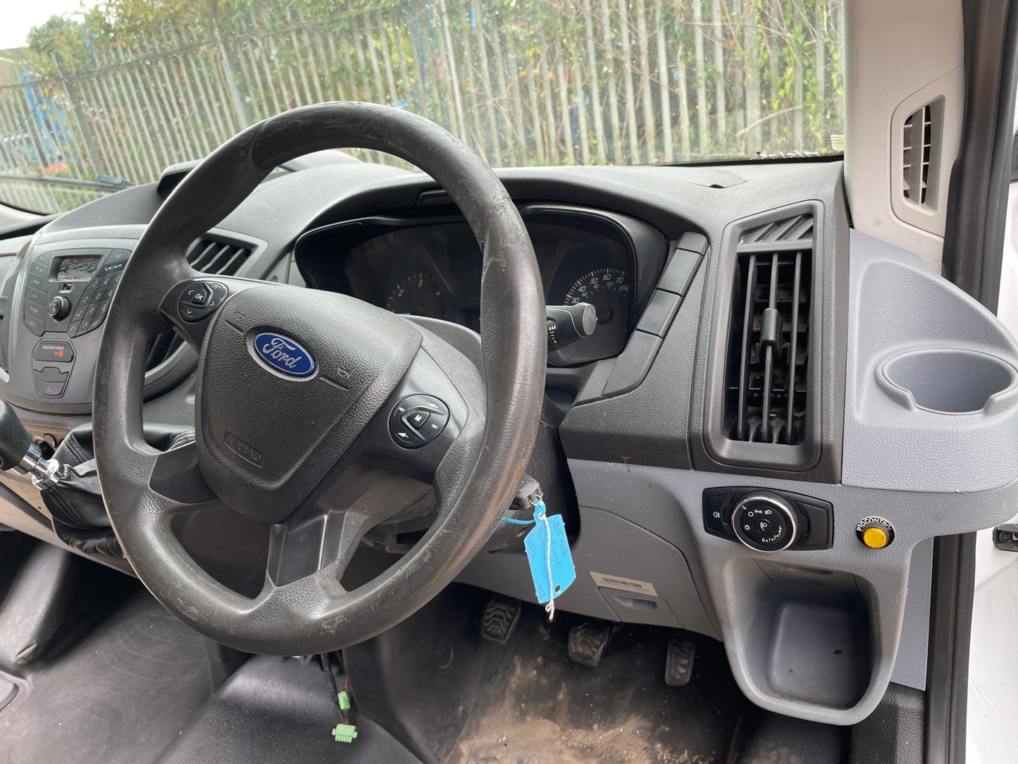 Ford Transit 2.2 TDCi 350 RWD L2 H3 Euro 5 Panel Van – 2015