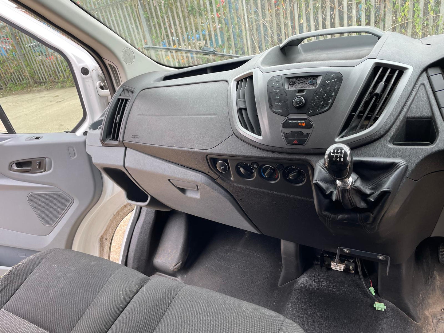 Ford Transit 2.2 TDCi 350 RWD L2 H3 Euro 5 Panel Van – 2015