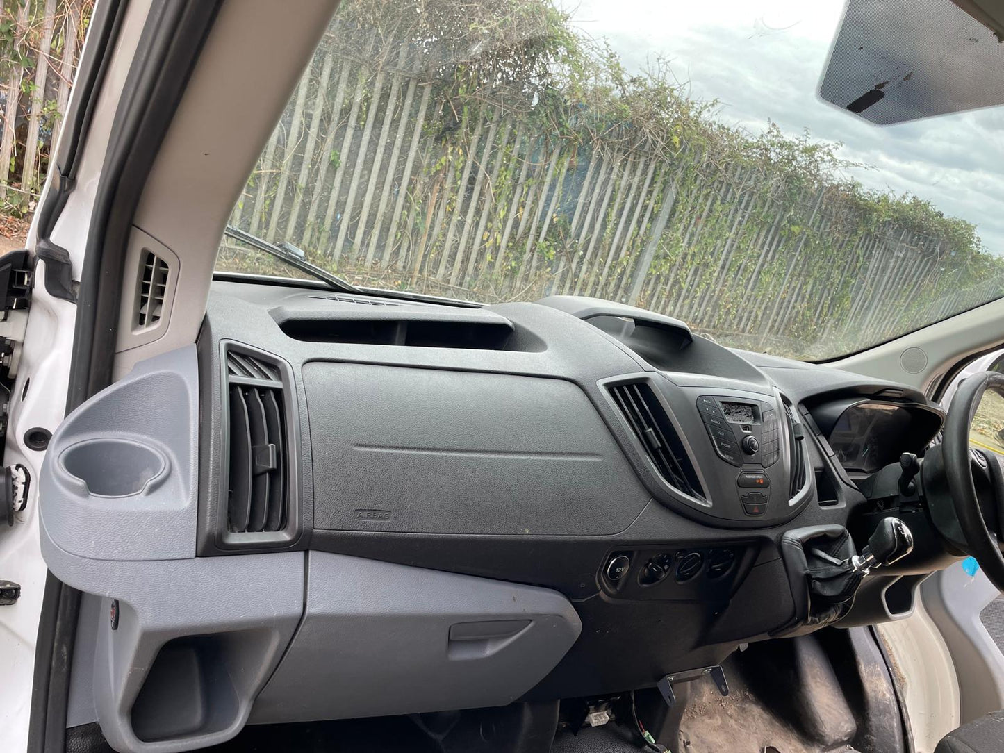 Ford Transit 2.2 TDCi 350 RWD L2 H3 Euro 5 Panel Van – 2015