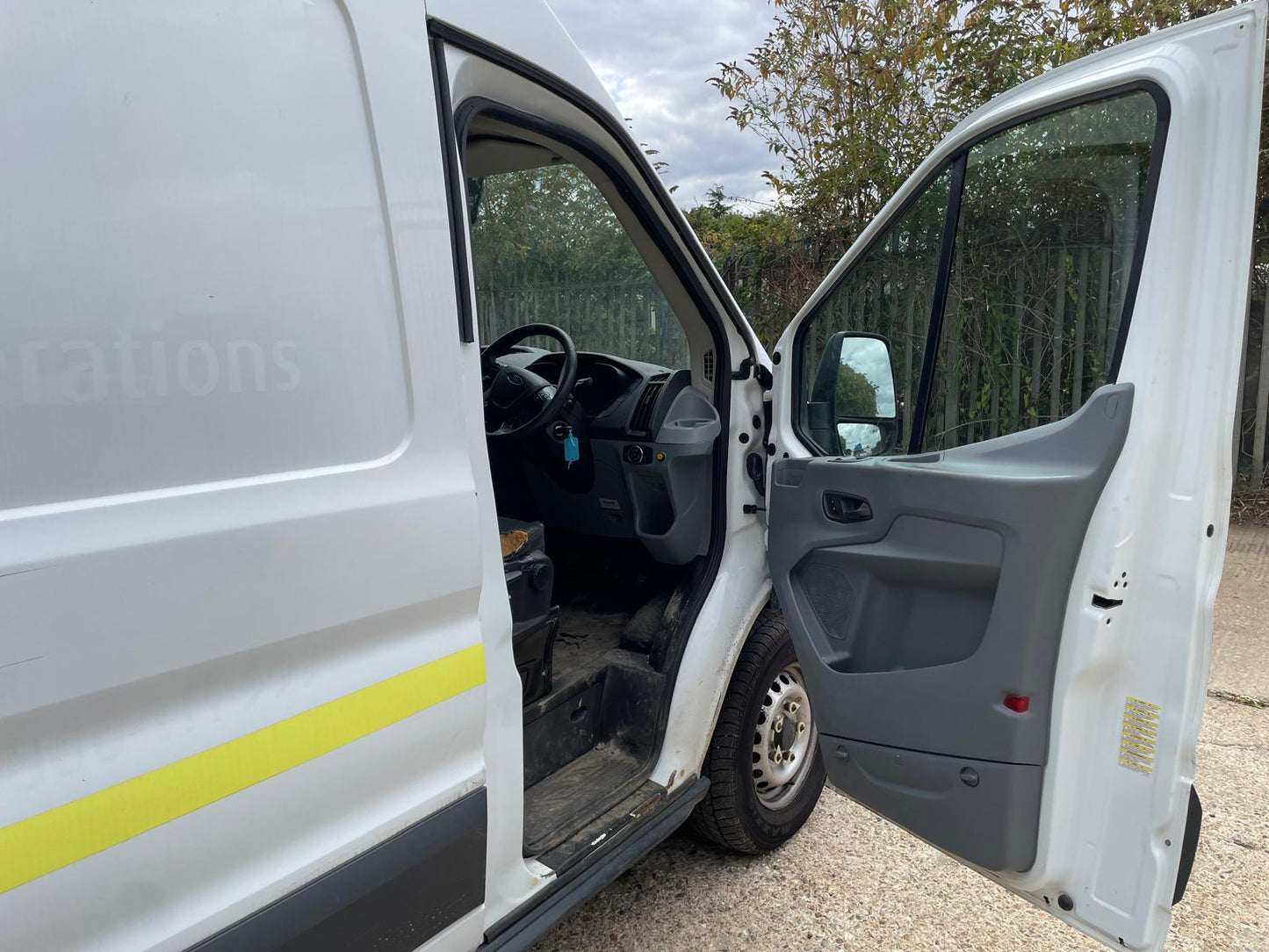 Ford Transit 2.2 TDCi 350 RWD L2 H3 Euro 5 Panel Van – 2015