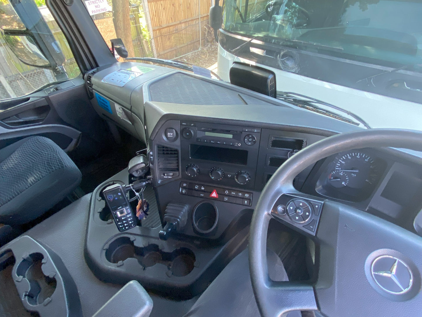 Mercedes-Benz Antos 1827 BLUETEC Temperature Controlled Rigid Truck – 2015