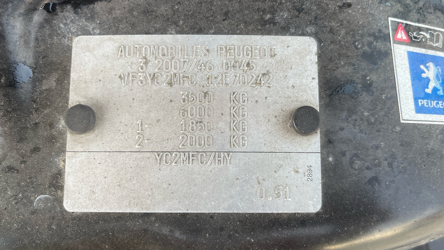 Peugeot Boxer 2.0 BlueHDi 335 L3 H2 Euro 6 Combi Van – 2018 (YJ18 FLP)