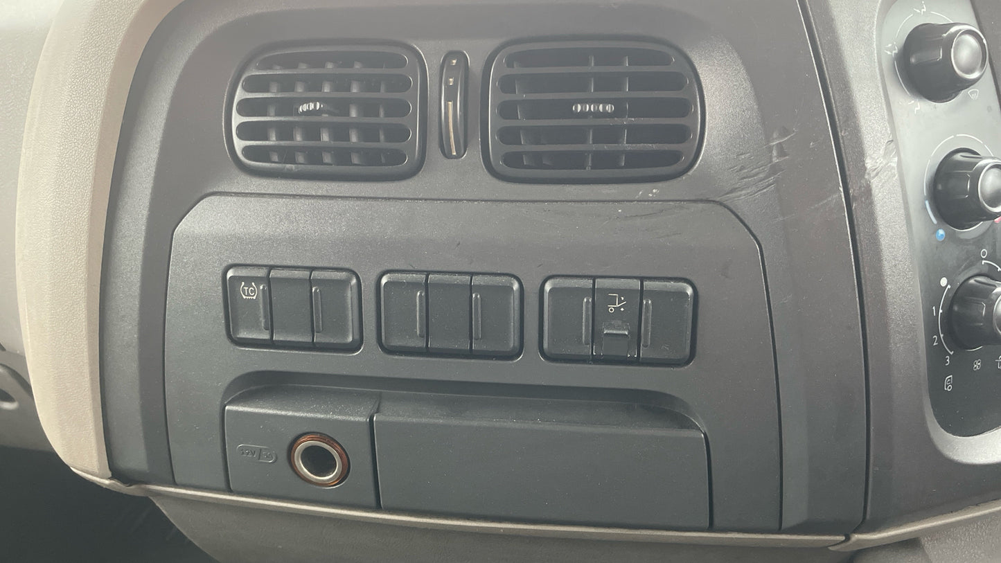 DAF LF 150 Box Truck – 2015 (PF64 WDL)
