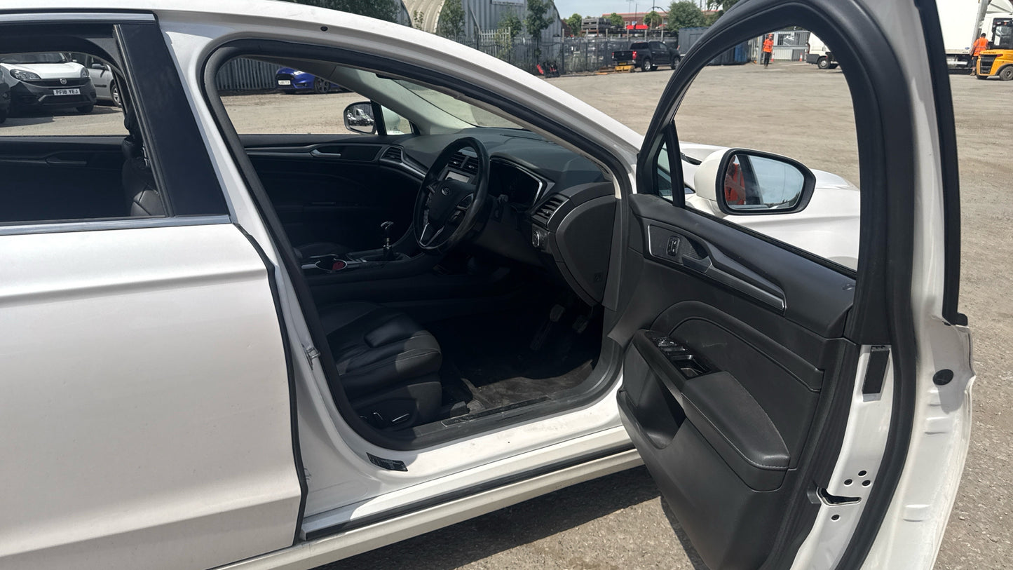 Ford Mondeo 2.0 TDCi Titanium Euro 6 (s/s) Hatchback – 2016 (YF66 MZT)