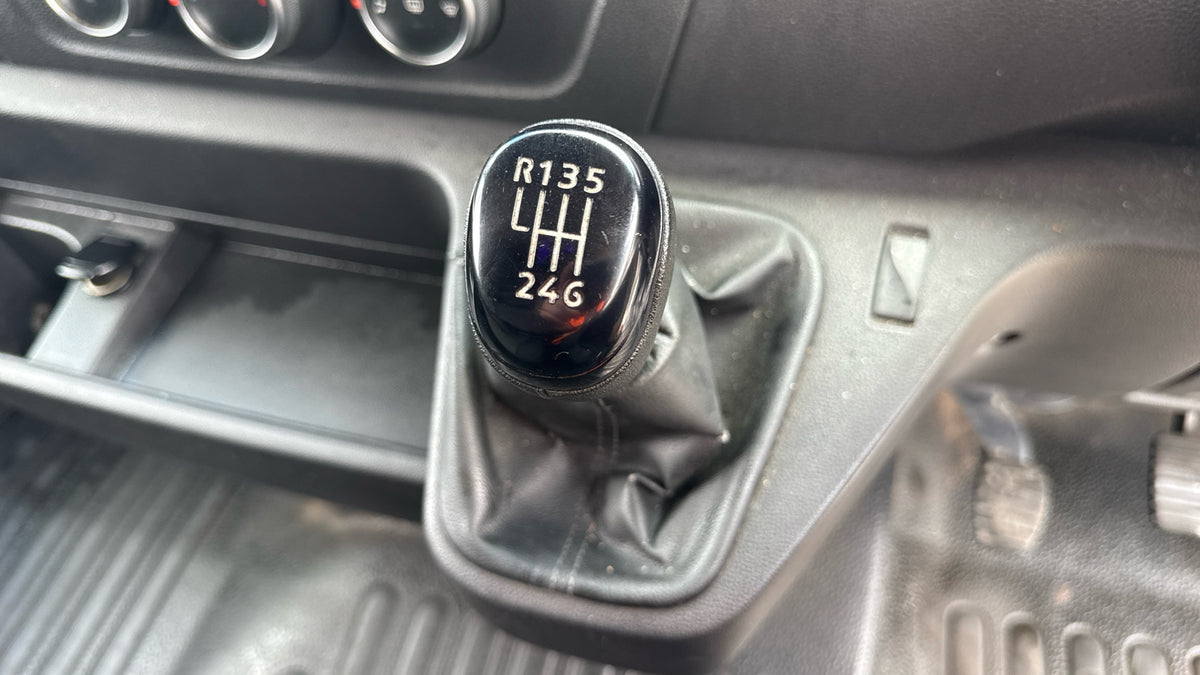 Renault Master 2.3 dCi 35 Business FWD LWB High Roof Euro 6 – 2019 (RJ69 CAE)