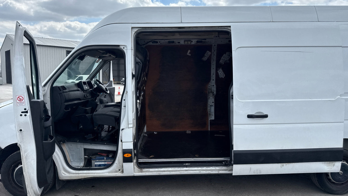 Renault Master 2.3 dCi 35 Business FWD LWB High Roof Euro 6 – 2019 (RJ69 CAE)