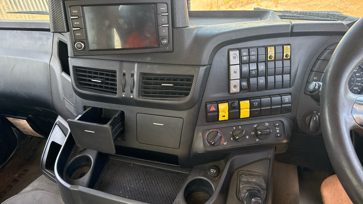 Iveco X-Way 460 8x4 Tipper – 2019 (YD69 JXH)