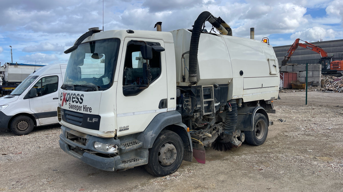 DAF LF 55.220 Road Sweeper – 2013 (HN63 XXW)