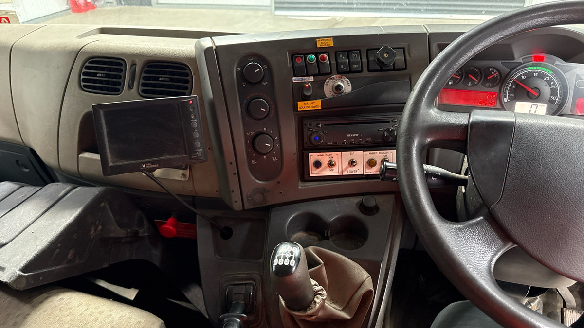 Renault Trucks Midlum Tipper – 2008 (BX08 DKN)
