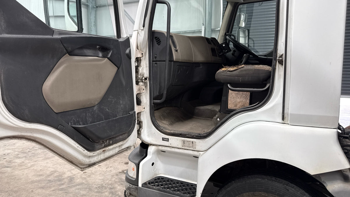 Renault Trucks Midlum Tipper – 2008 (BX08 DKN)