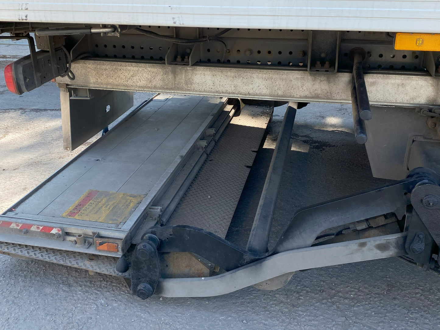 Mercedes-Benz Antos 1827 BLUETEC Temperature Controlled Rigid Truck – 2015