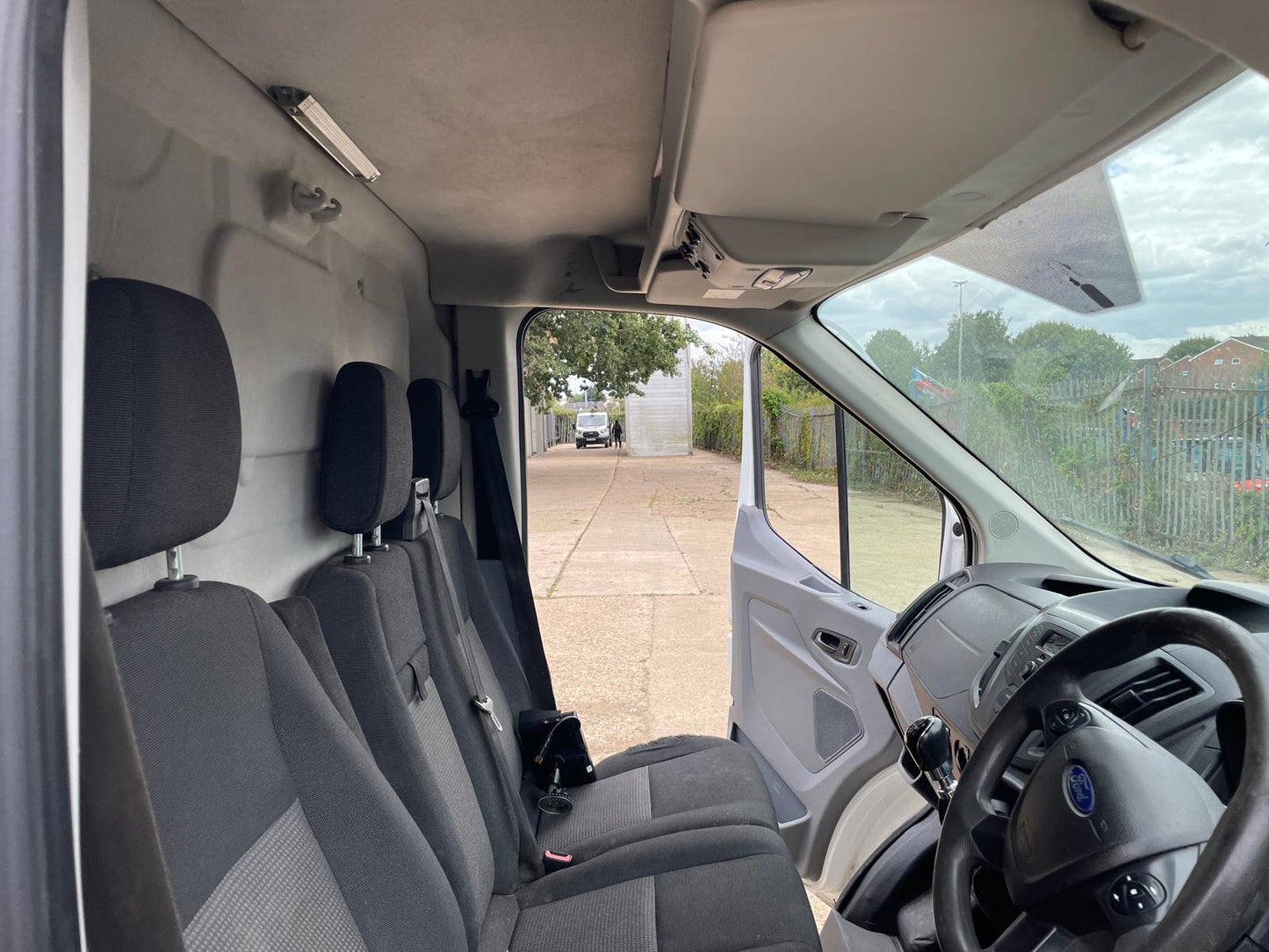 Ford Transit 2.2 TDCi 350 RWD L2 H3 Euro 5 Panel Van – 2015