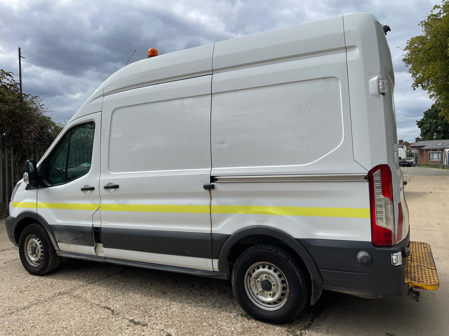 Ford Transit 2.2 TDCi 350 RWD L2 H3 Euro 5 Panel Van – 2015