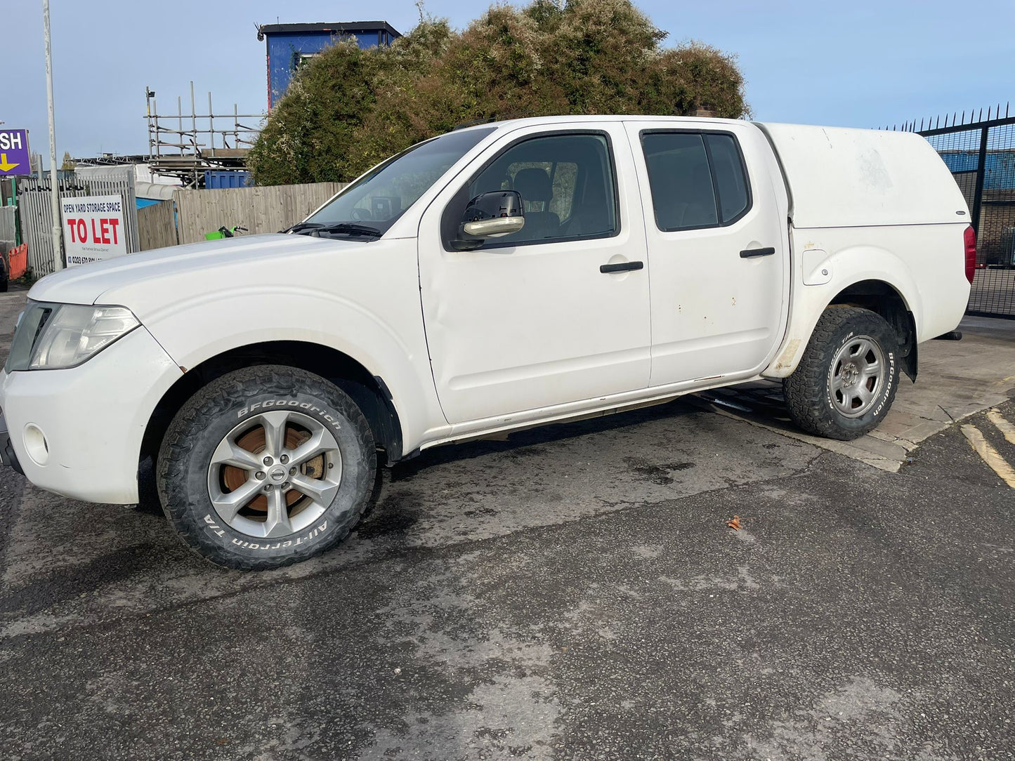 Nissan Navara 2.5 dCi Visia 4WD Double Cab Pickup – 2015