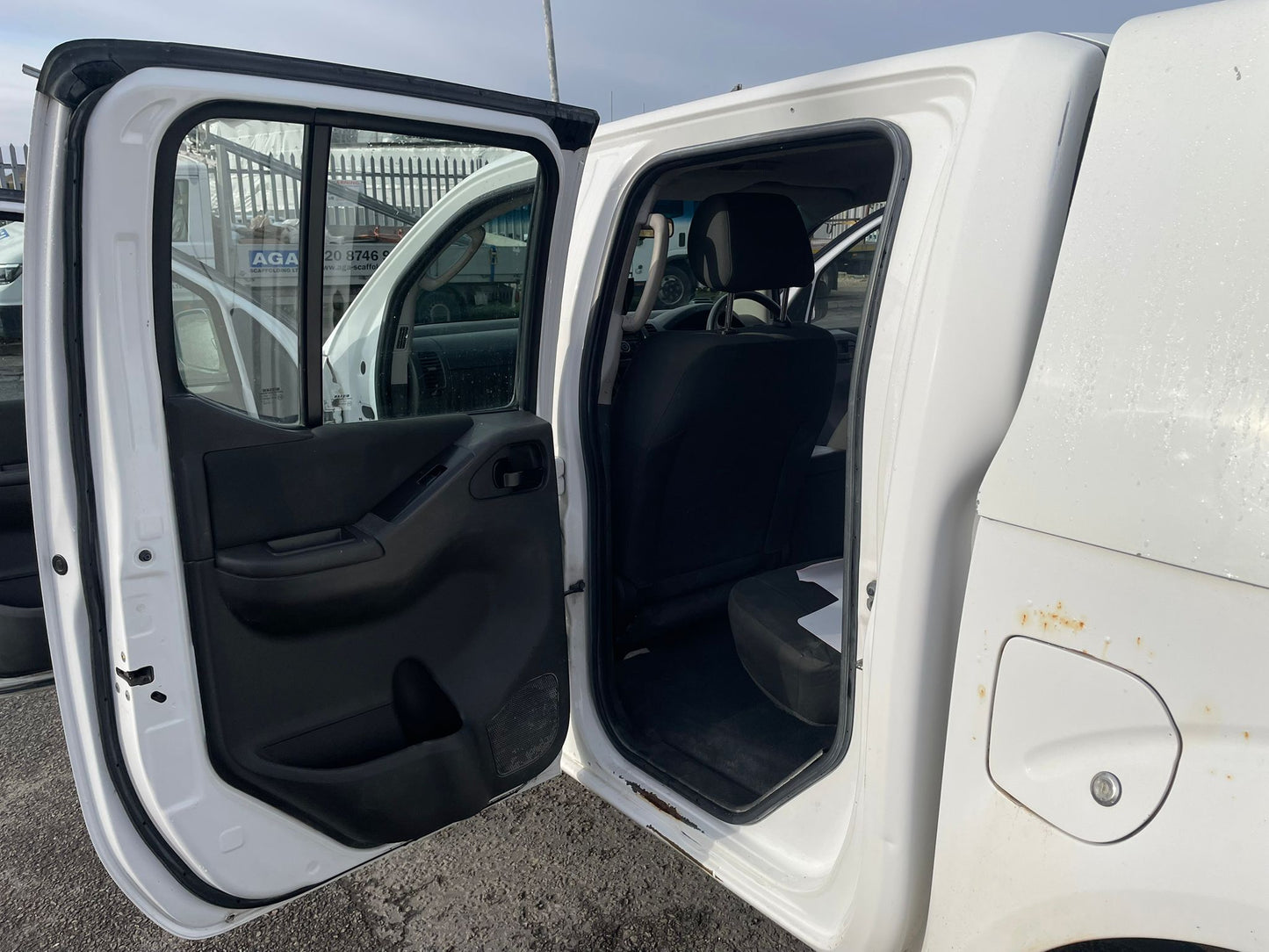 Nissan Navara 2.5 dCi Visia 4WD Double Cab Pickup – 2015
