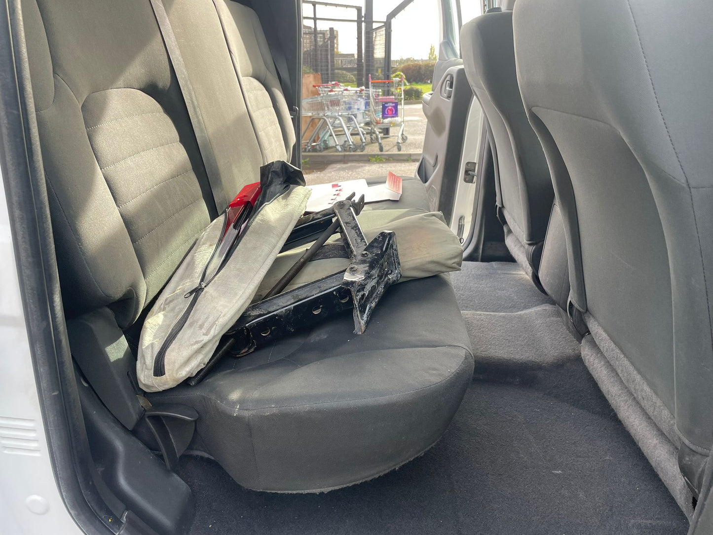 Nissan Navara 2.5 dCi Visia 4WD Double Cab Pickup – 2015