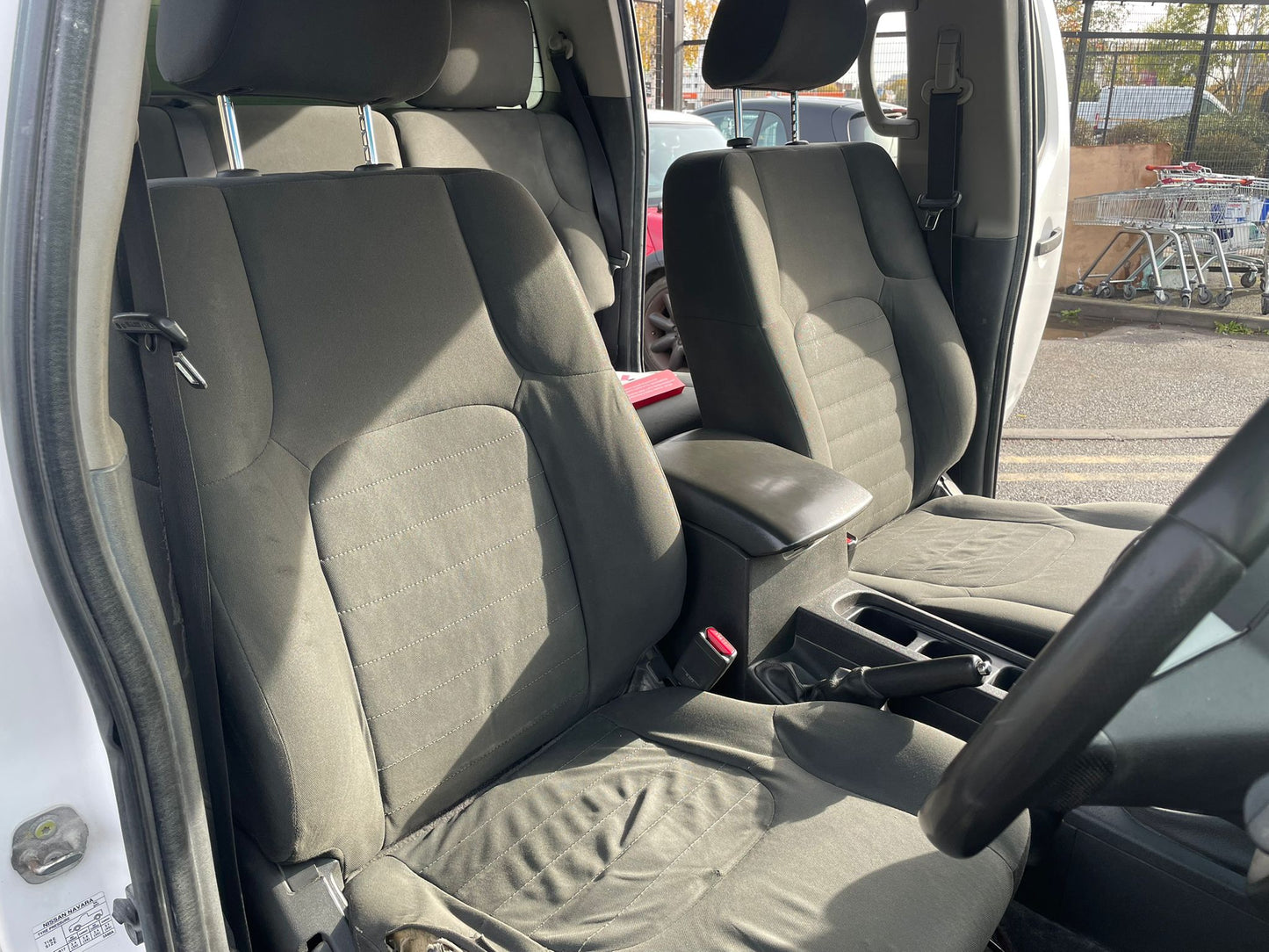 Nissan Navara 2.5 dCi Visia 4WD Double Cab Pickup – 2015