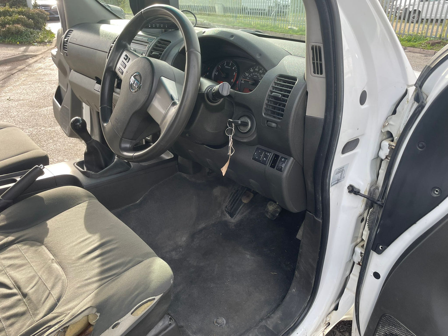Nissan Navara 2.5 dCi Visia 4WD Double Cab Pickup – 2015