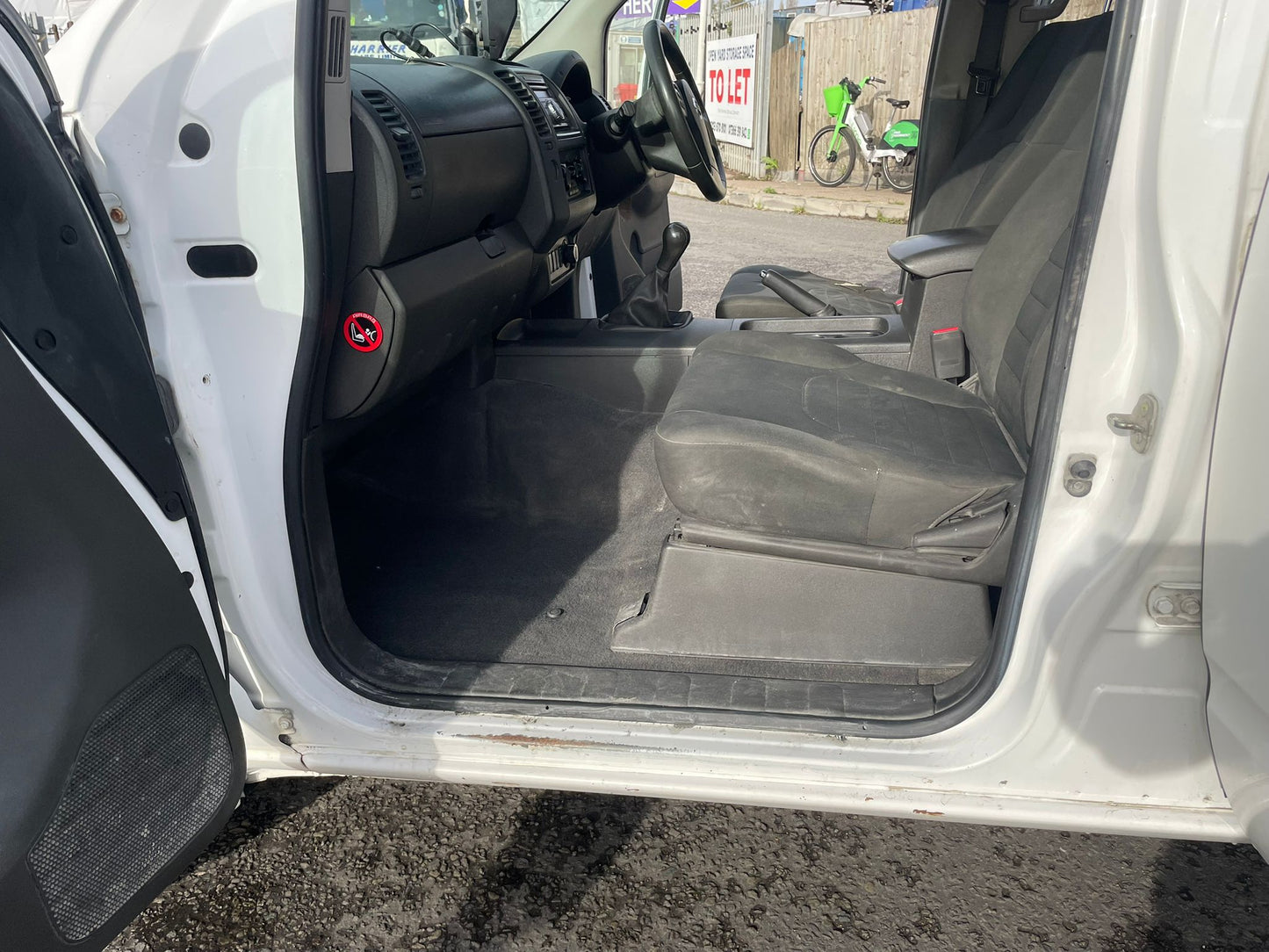 Nissan Navara 2.5 dCi Visia 4WD Double Cab Pickup – 2015