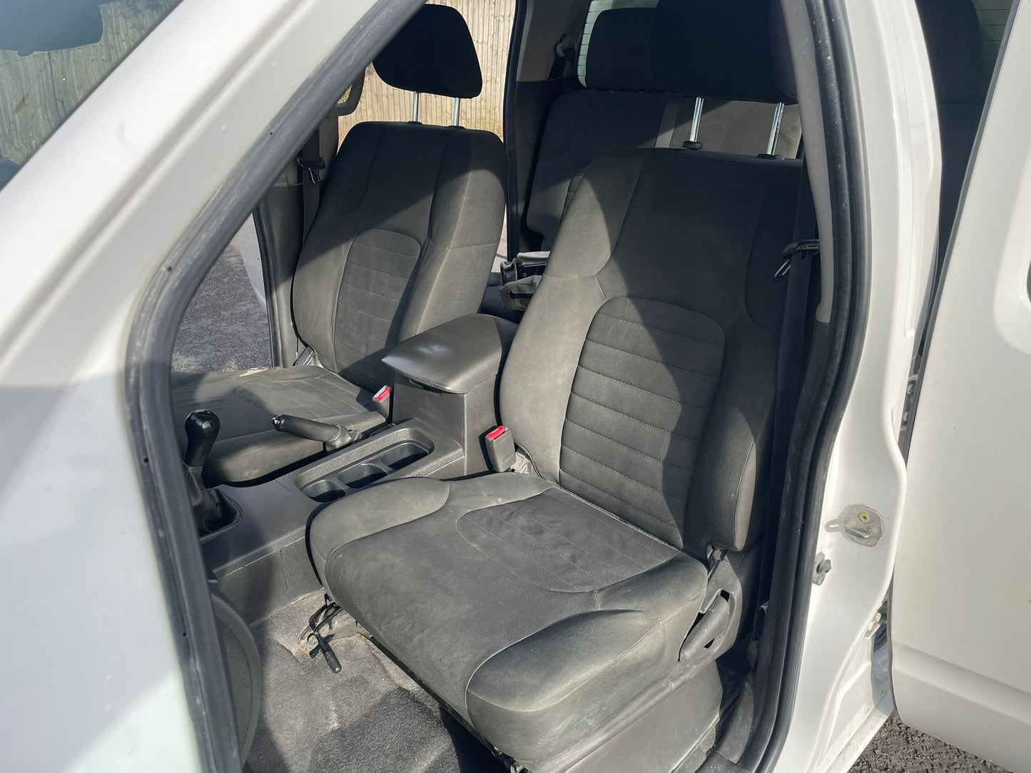 Nissan Navara 2.5 dCi Visia 4WD Double Cab Pickup – 2015