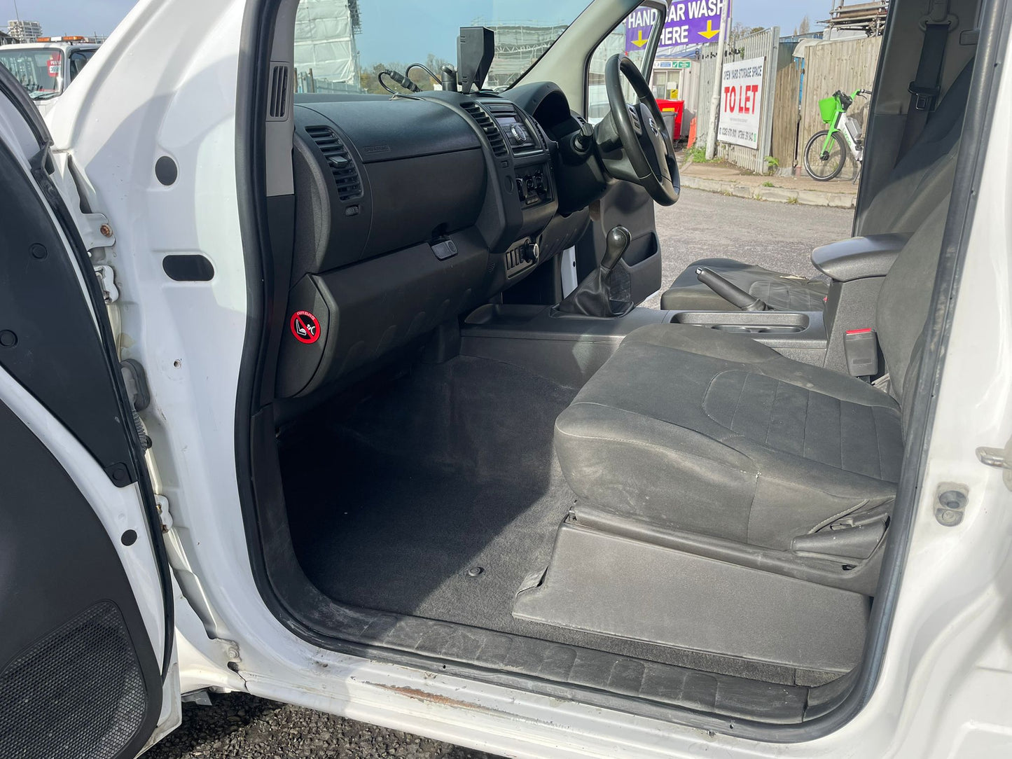 Nissan Navara 2.5 dCi Visia 4WD Double Cab Pickup – 2015