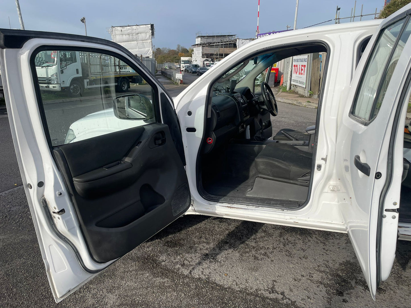Nissan Navara 2.5 dCi Visia 4WD Double Cab Pickup – 2015