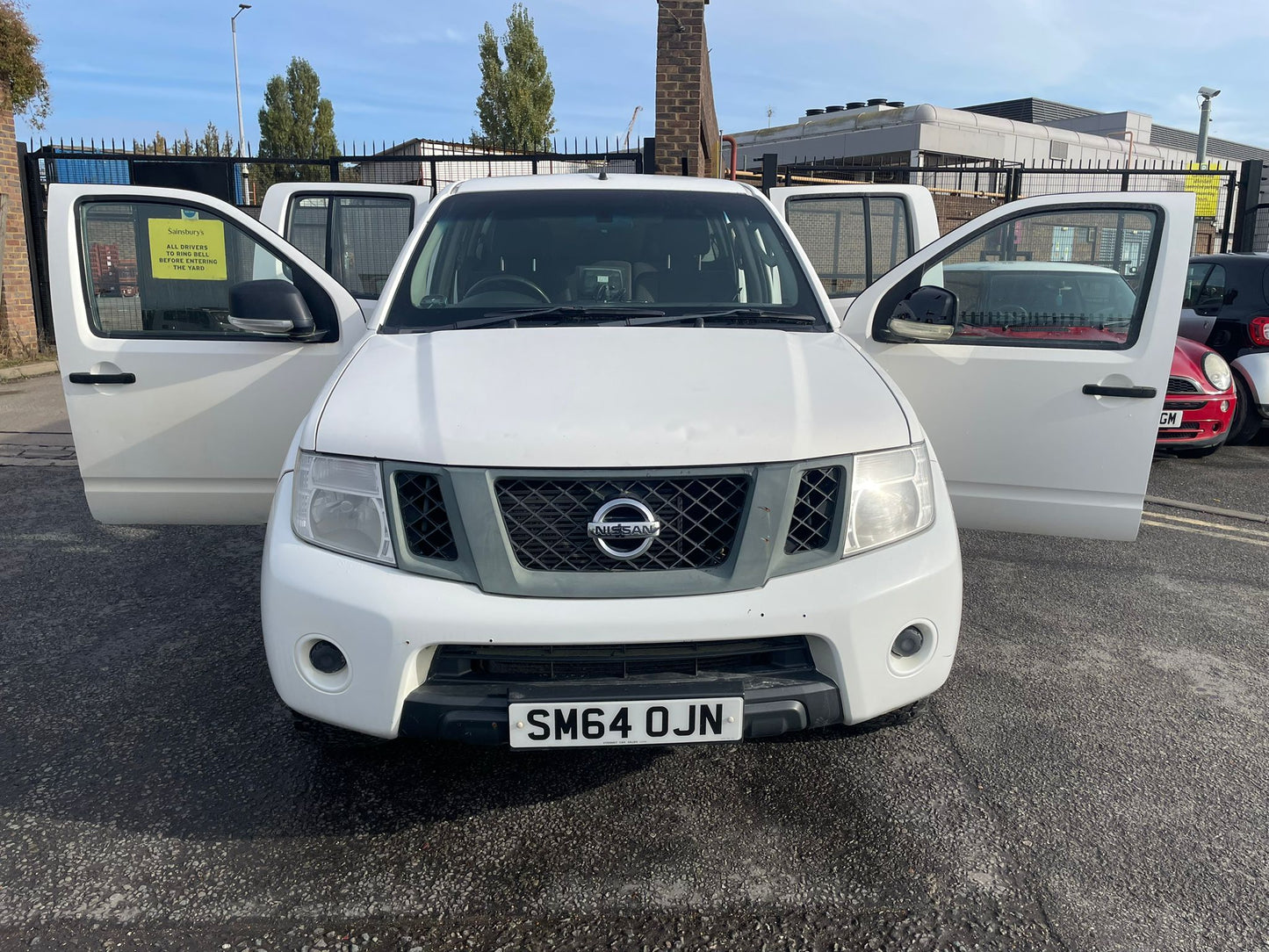 Nissan Navara 2.5 dCi Visia 4WD Double Cab Pickup – 2015